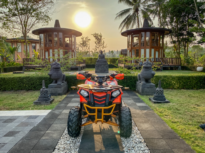 Exterior & Views 18