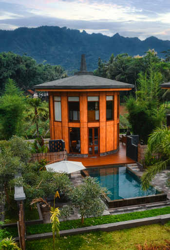 Exterior & Views 15
