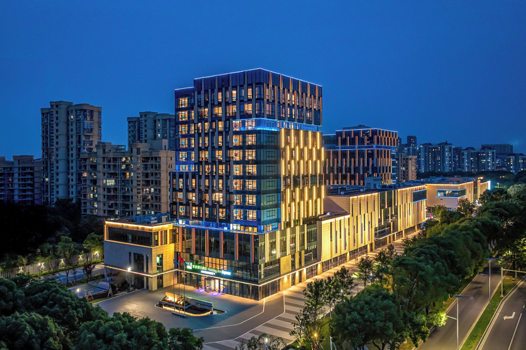Exterior & Views