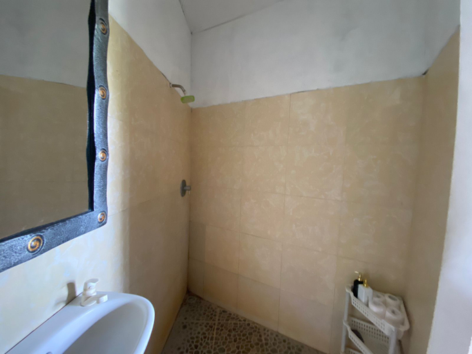 Bathroom 4, Amed Sari Beach Guesthouse, Karangasem