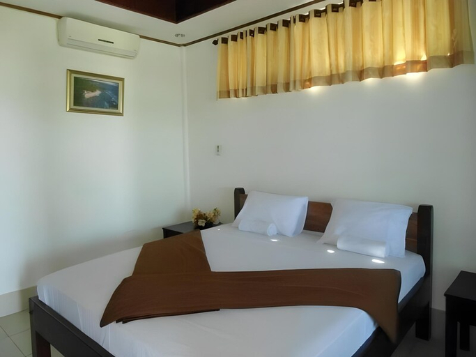 Bedroom 2, Anda Beach Hotel, Bulukumba