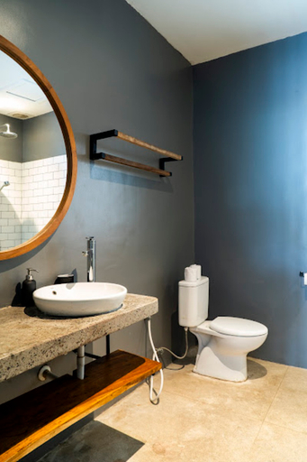 Bathroom 2, Rhythm & Rumble Hostel, Badung