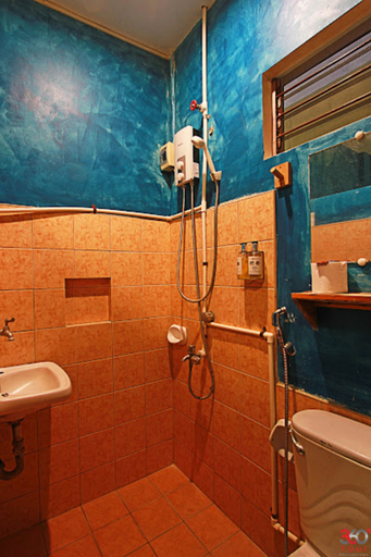 Bathroom 5, Gabby's Bed and Breakfast, Dumaguete City