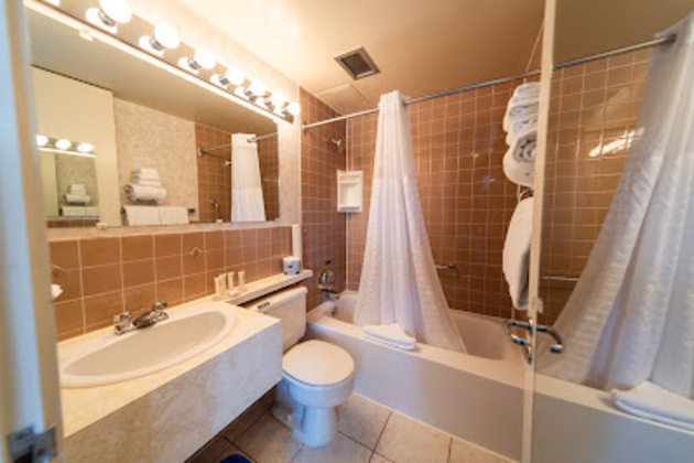 Bathroom, Banff Bow View Lodge, Division No. 15