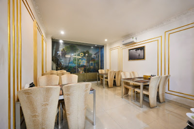 Food & Drinks, Golden Star Hotel, District 1