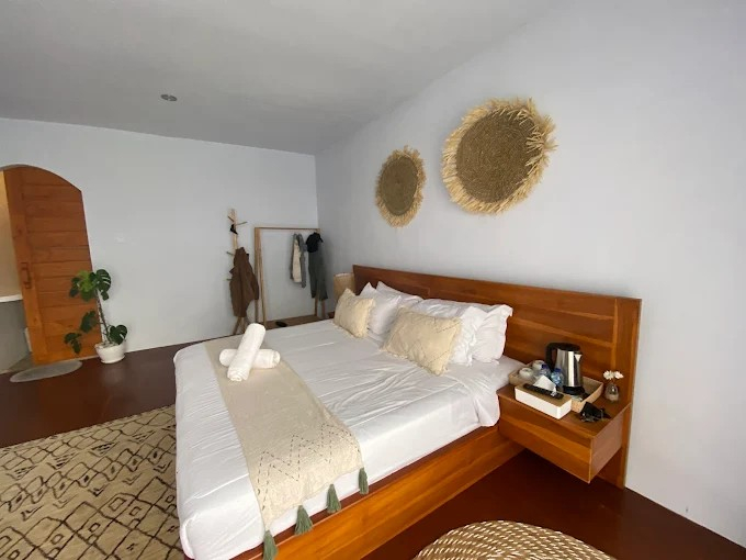 Bedroom, White cloudy, Bangli