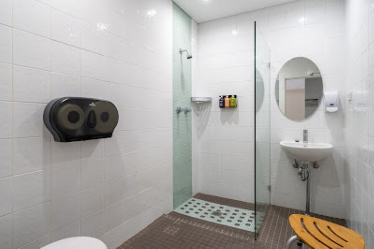 Bathroom 5, Tequila Sunrise Hostel Sydney, Sydney