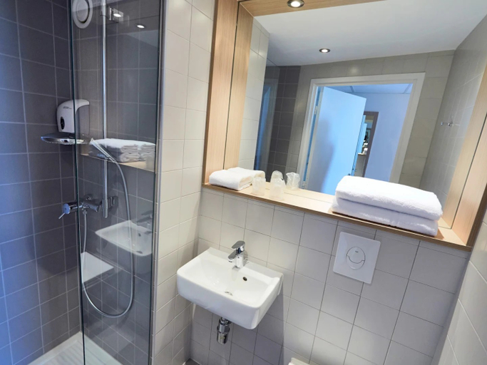 Bathroom 4, Premiere Classe Bordeaux Ouest - Mérignac Aéroport, Gironde