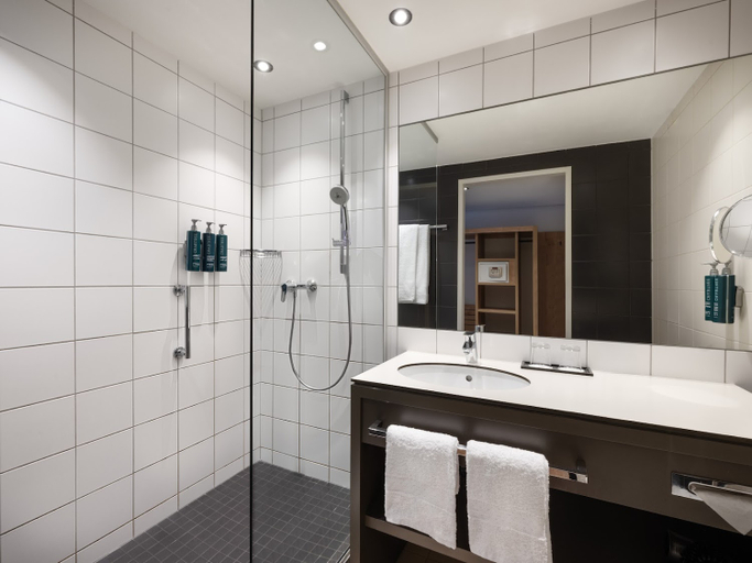 Bathroom, Hilton Garden Inn Innsbruck Tivoli, Innsbruck