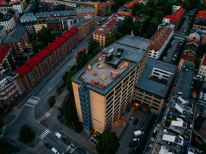 Exterior & Views