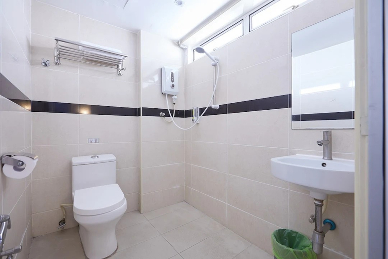 Bathroom 5, SUNGOLD INN SDN BHD, Kuala Lumpur