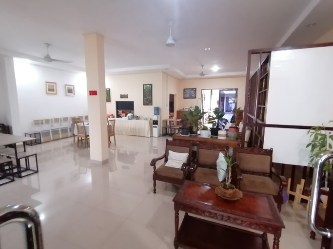 Others 2, Donna's Hus, Yogyakarta
