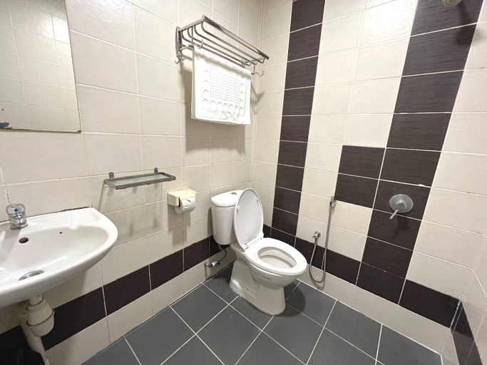 Bathroom, Viva Hotel Kuching 3rd Miles @ TMC, Kuching