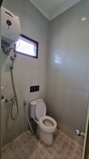 Bathroom, Villa Estate 43, Malang