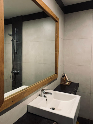 Bathroom, Uma Gati, Bandung