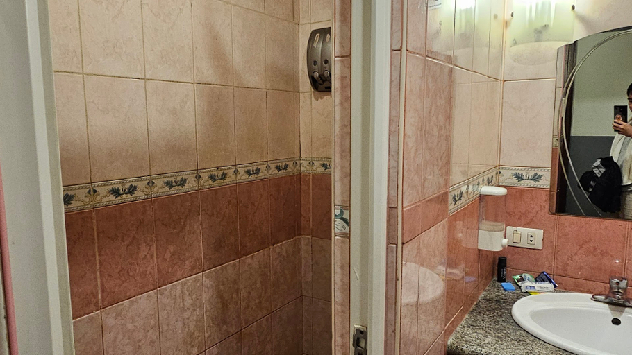 Bathroom 5, Amax Inn Makati II, Makati City