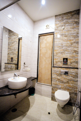 Bathroom, The Raj Vilas, Agra