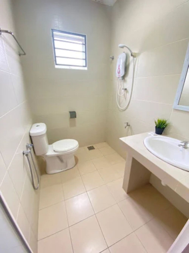 Bathroom 5, Sun Tree Hotel @ Triang, Bera