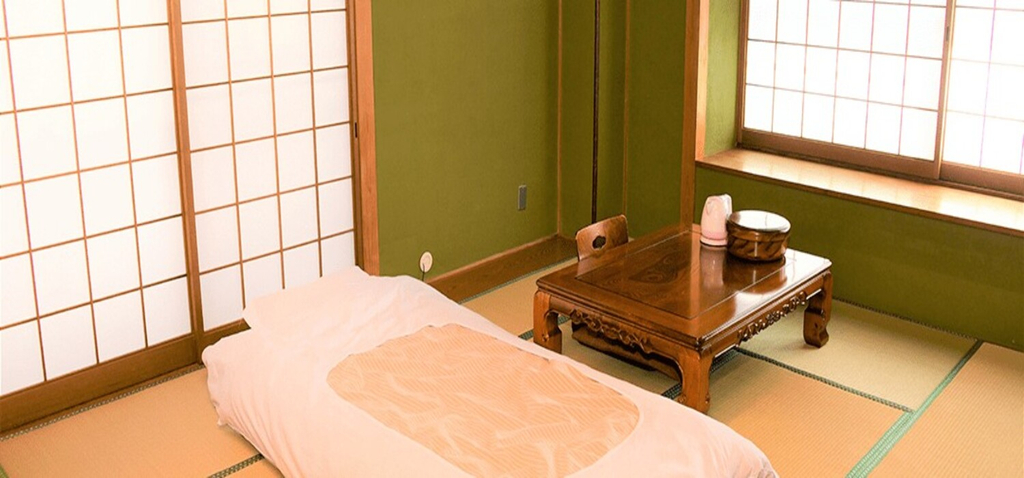Bedroom 3, Monzen Okagero, Ikoma