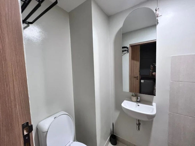 Bathroom, Seva Room Newville Lippo Cikarang, Cikarang