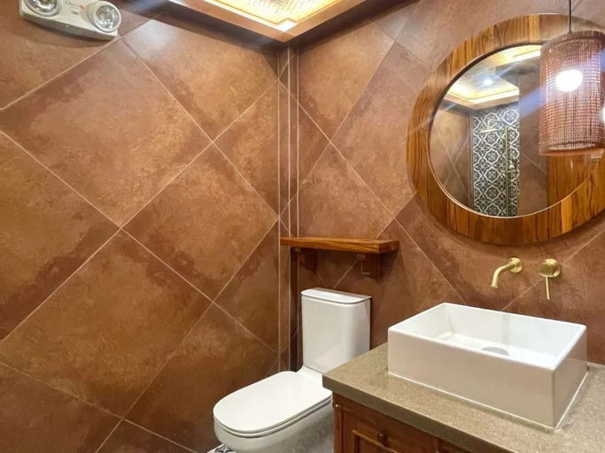 Bathroom, Mandala Beach Resort, Lian