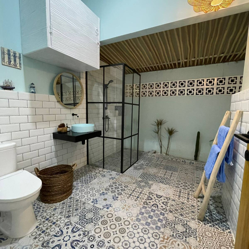 Bathroom 5, Gypsea unit at Villa Deba Sugihmukti, Bandung
