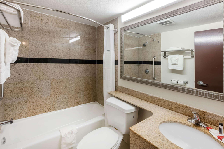 Bathroom 4, Super 8 by Wyndham Beaumont, Jefferson