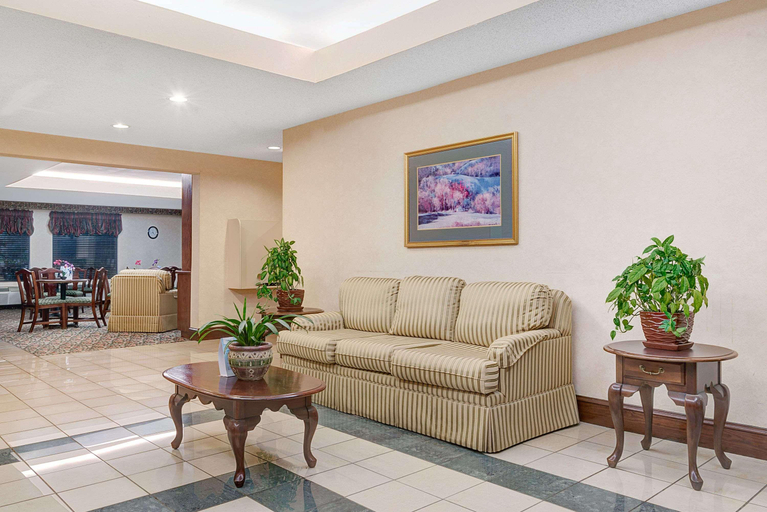 Public Area 2, Days Inn by Wyndham Burlington East, Alamance