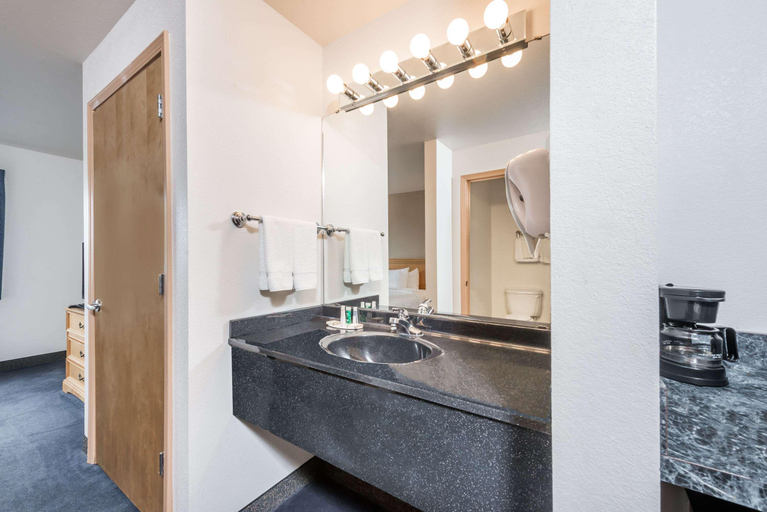 Bathroom 4, Baymont by Wyndham Indianapolis Northeast, Marion