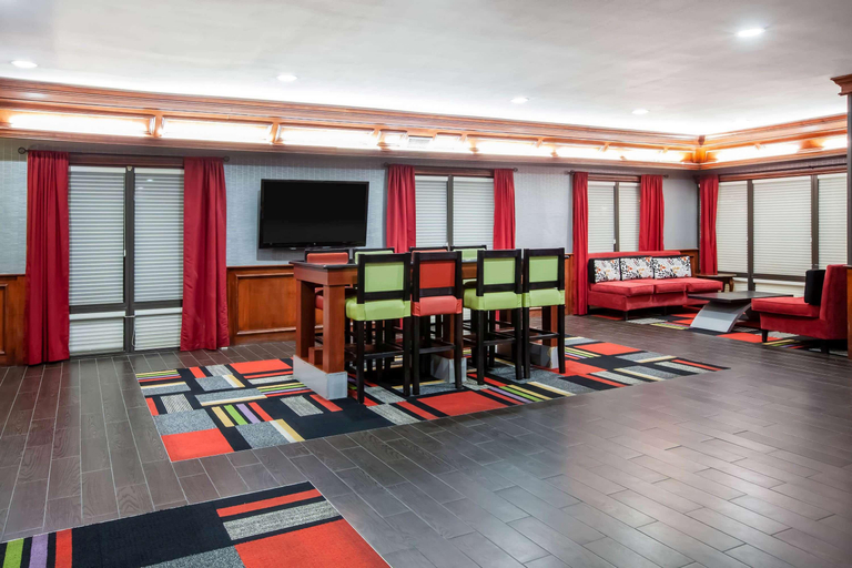 Public Area 2, Days Inn & Suites by Wyndham Tyler, Smith
