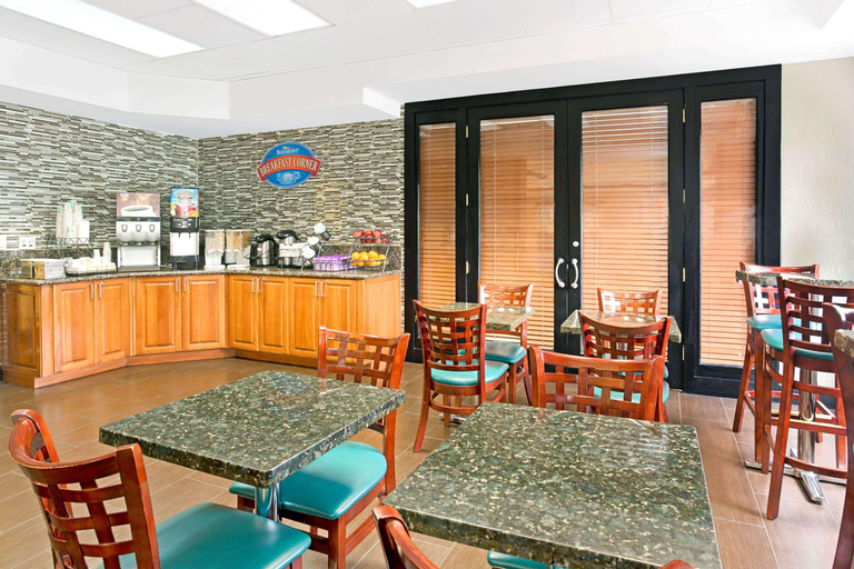 Public Area 2, Spark by Hilton Miami Doral, Miami-Dade