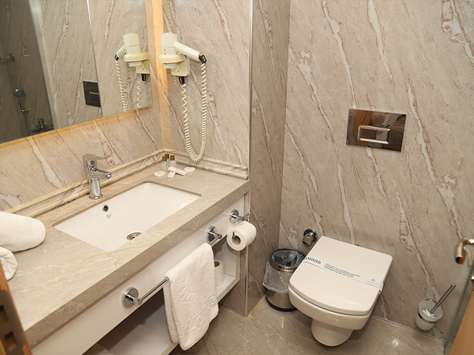 Bathroom, Othello, Merkez