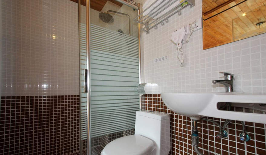 Bathroom 4, Xingping This Old Place International Youth Hostel, Guilin