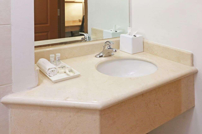 Bathroom 4, Wyndham Garden Monterrey Valle real, Monterrey
