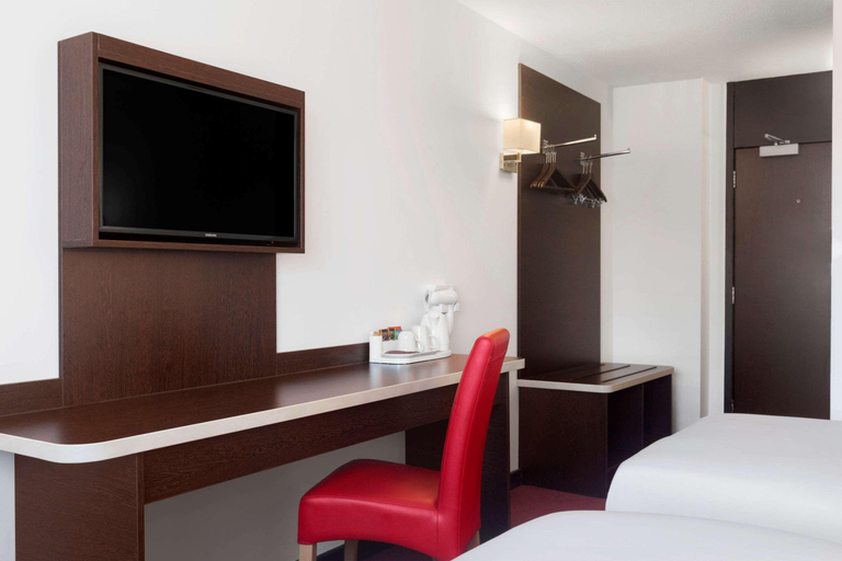 Public Area 3, Ramada by Wyndham Milton Keynes, Milton Keynes