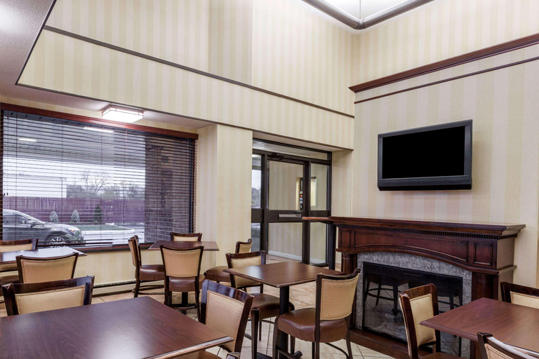 Public Area 2, Days Inn by Wyndham Utica, Oneida