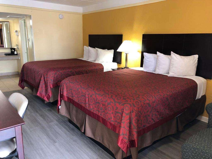 Bedroom 3, Days Inn by Wyndham Gainesville, Cooke