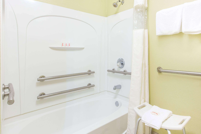 Bathroom 4, Days Inn by Wyndham Ripley, Lauderdale