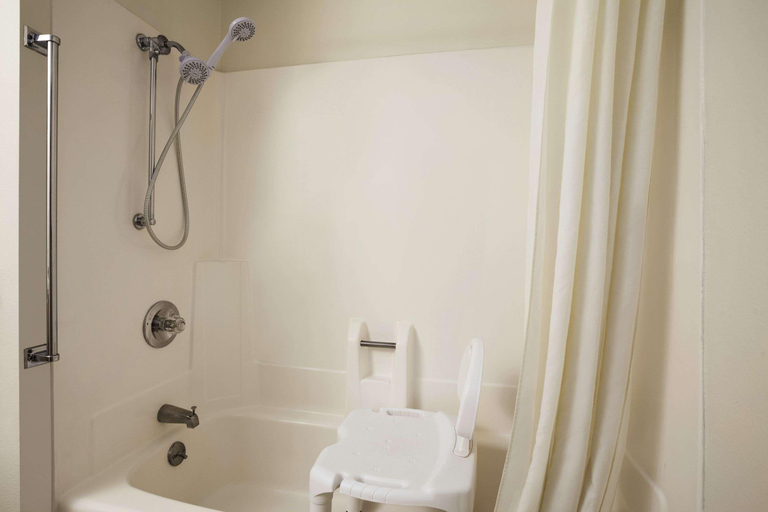 Bathroom 4, Super 8 by Wyndham Williston ND, Williams