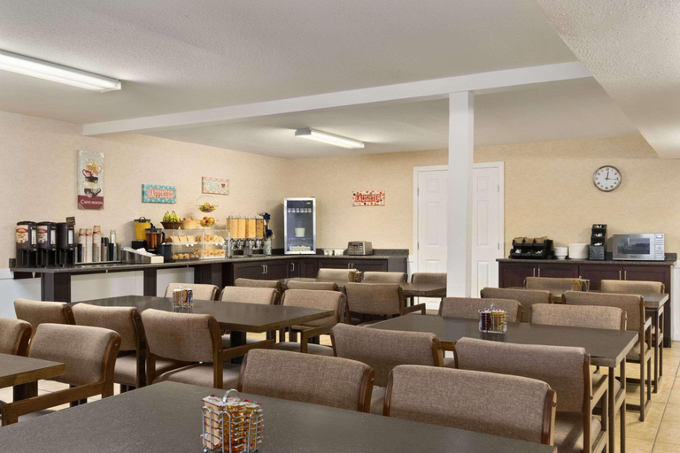 Public Area 2, Travelodge by Wyndham Kamloops Mountview, Thompson-Nicola