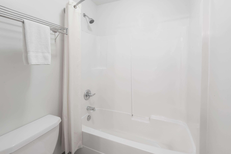 Bathroom 4, Super 8 By Wyndham Sicamous, Columbia-Shuswap