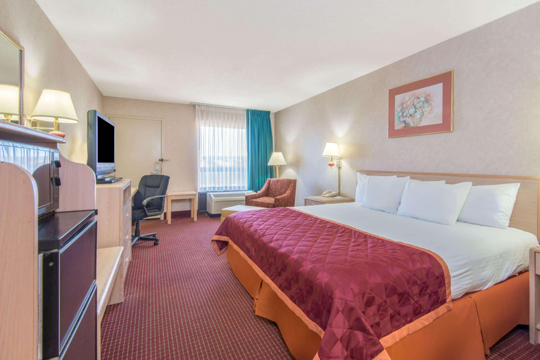Bedroom 4, Baymont by Wyndham Topeka, Shawnee
