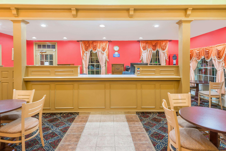 Public Area, Days Inn by Wyndham Ottawa, Franklin