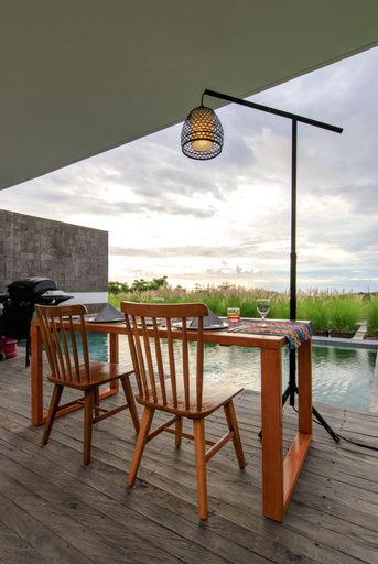 Exterior & Views 8