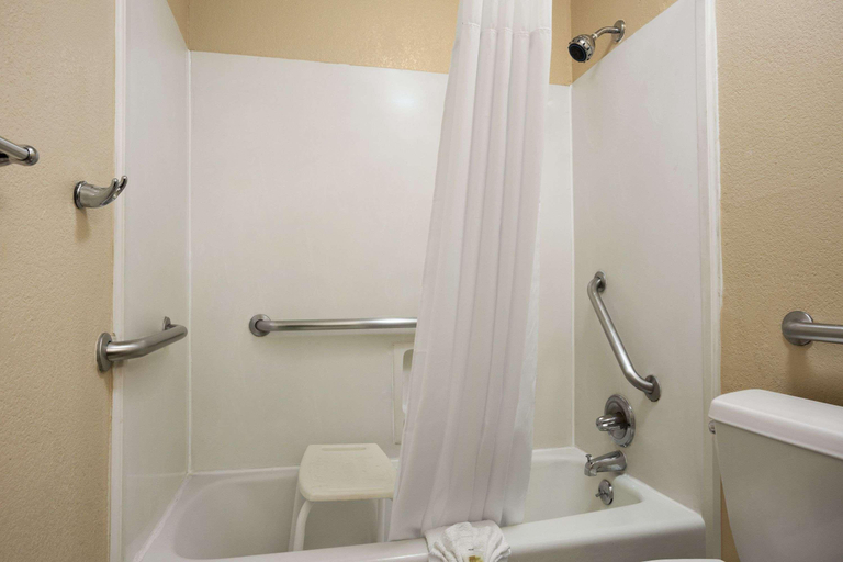 Bathroom 4, Days Inn by Wyndham Dallas Irving, Irving