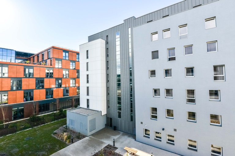 Exterior & Views 22