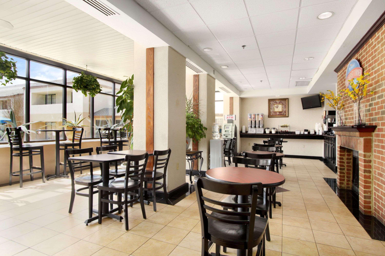 Food & Drinks 5, Comfort Inn & Suites Prince George - Fort Lee, Prince George