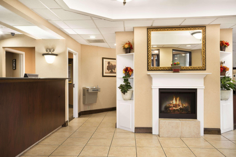 Public Area 2, Days Inn by Wyndham Weldon/Roanoke Rapids, Halifax