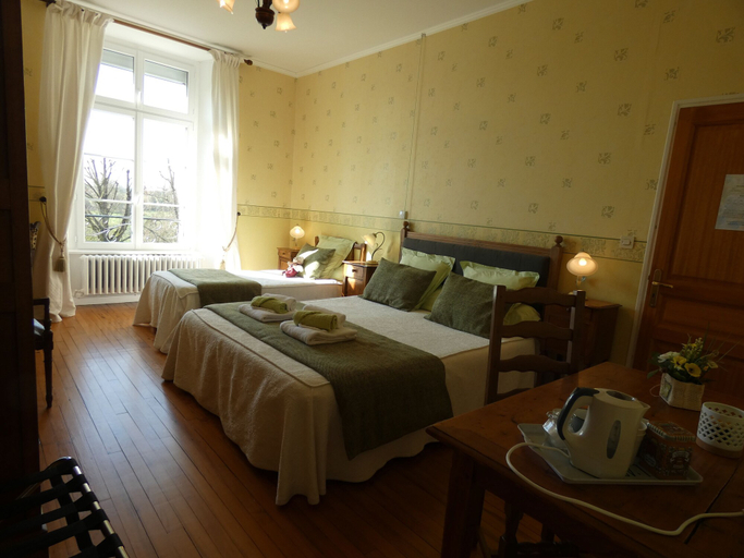 Bedroom 4, Le Tertre, Manche