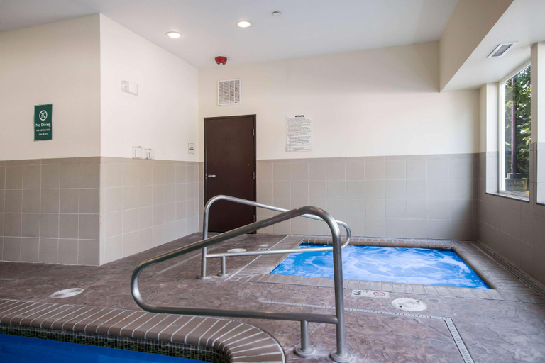 Bedroom 3, La Quinta Inn & Suites by Wyndham Auburn, King